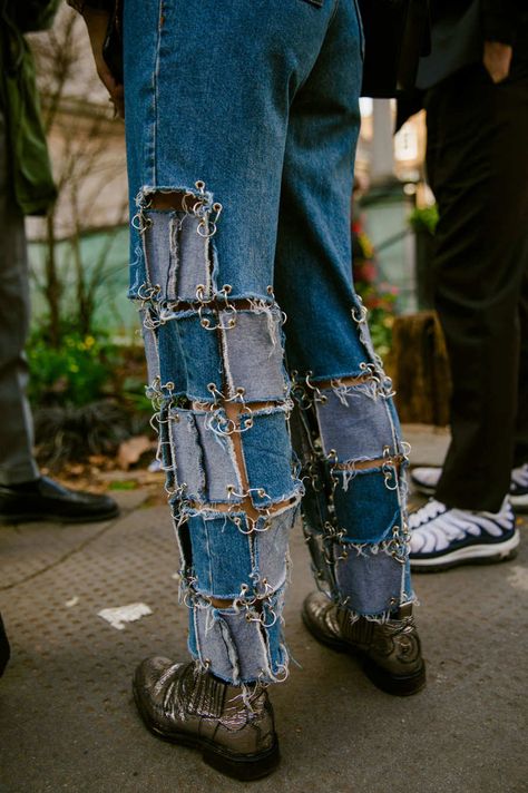 Deconstruction Fashion, London Fashion Week Street Style, Tokyo Street Fashion, Denim Projects, Denim Ideas, Denim Diy, Upcycled Fashion, The Best Street Style, Fashion Project