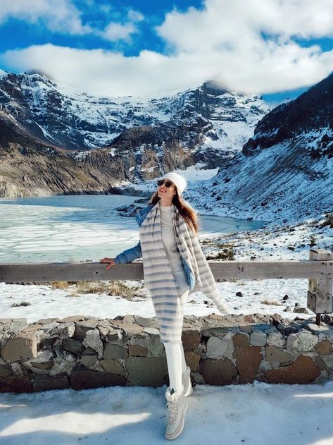 Kashmir Snow Photography, Srinagar Outfit Ideas, Kashmir Outfit Ideas In May, Sikkim Photography Pose, Poses In Kashmir, Darjeeling Outfit Ideas, Shimla Outfits, Manali Outfits Women, Kashmir Travel Outfit