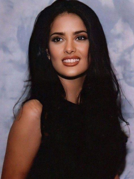 Hispanic Makeup, Salma Hayek Young, Salma Hayek Hair, Hispanic Actresses, Salma Hayek Style 90s, Salma Hayek Style, Models 90s, Rare Images, Celebrity Pics