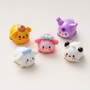 Resin charms – NINI_LOVELY ACC. Cinnamon Roll Clay Sanrio, Sanrio Air Dry Clay, Clay Charms Sanrio, Clay Sanrio Characters, Clay Art Kawaii, Sanrio Clay Charms, Polymer Clay Sanrio, Sanrio Clay Ideas, Sanrio Clay Art