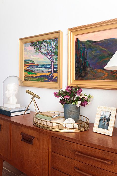 these paintings' colors Mid Century Modern Credenza Styling, Paintings Colors, Mid Century Modern Glam, Living Room Credenza, Credenza Styling, Mid Century Buffet, Credenza Decor, Interior Vignette, Mid Century Modern Credenza