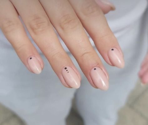 Dot Nail Designs, Minimal Nails Art, Unghie Nail Art, Dot Nail Art, Subtle Nails, Minimal Nails, Dots Nails, Cute Gel Nails, Short Acrylic Nails Designs