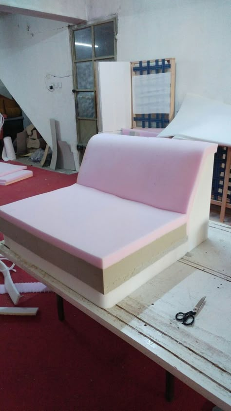 Diy Storage Sofa, Diy Furniture Upholstery, Diy Pallet Couch, Sofa Design Wood, Diy Furniture Cheap, Diy Living Room Furniture, Diy Furniture Redo, Diy Barbie Furniture, Diy Couch