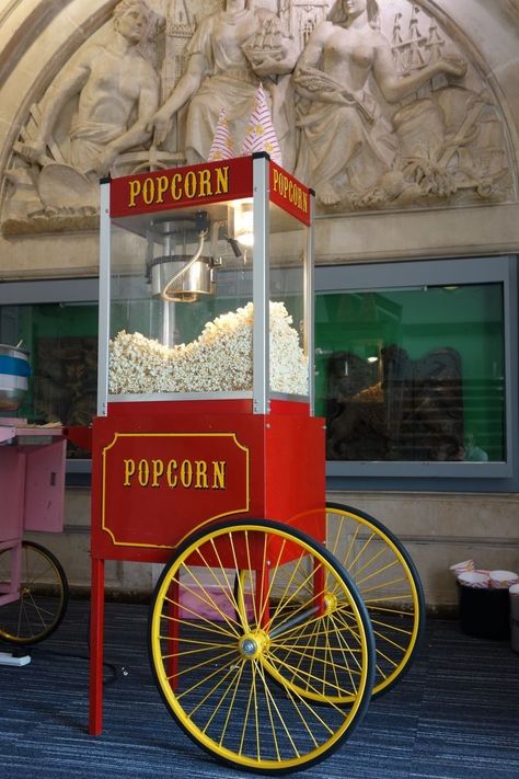 Popcorn Stand Ideas, Vintage Popcorn Machine, Popcorn Carnival, Popcorn Station, Kettle Corn Popcorn, Clown Birthday, Popcorn Stand, Popcorn Cart, Outdoor Cinema