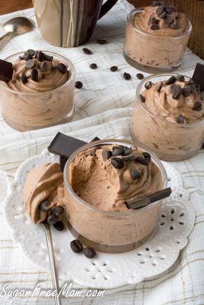 Sugar-Free Low Carb Mocha Mousse made with just 4 ingredients!- http://sugarfreemom.com Yogurt Chocolate, Dessert Light, Dessert Mousse, Diy Dessert, Mocha Mousse, Sugar Free Baking, Desserts Keto, Sugar Free Treats, Sugar Free Sweets