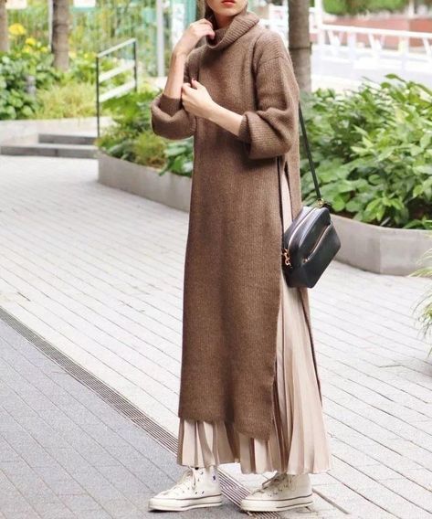 Sweater Dresses With Hijab Style - Zahrah Rose Hijabi Mode, Hijab Stile, Pakaian Hipster, Fesyen Islam, Winter Mode Outfits, Rok Outfit, Stile Hijab, Modern Hijab, Street Hijab Fashion