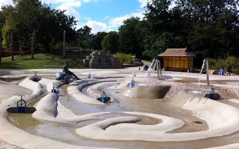 Splash Parks to go with kids in London Water Playground Design, Landscape Engineer, Urban Playground, Water Playground, Public Space Design, Outdoor Play Area, Outdoor Park, Children Park, Natural Playground