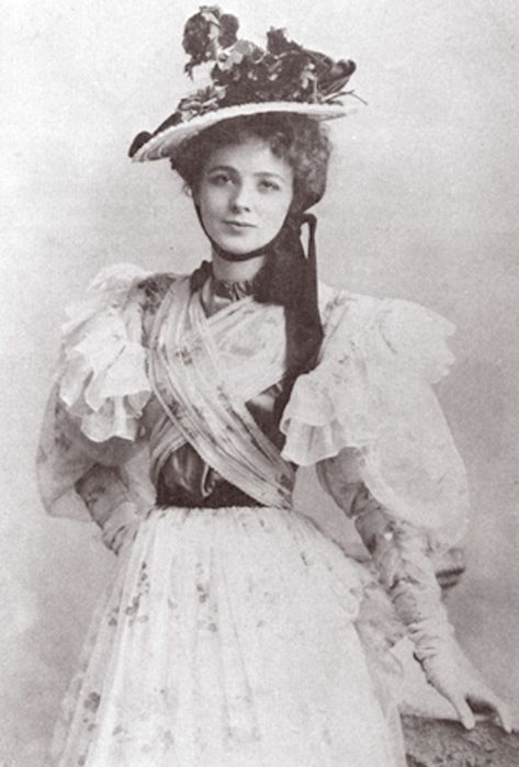 Maude Adams as an Inventor Maude Adams, Somewhere In Time, Turn Of The Century, Film History, Vintage Studio, Salt Lake City Utah, Edwardian Era, Edwardian Fashion, Old Hollywood Glamour