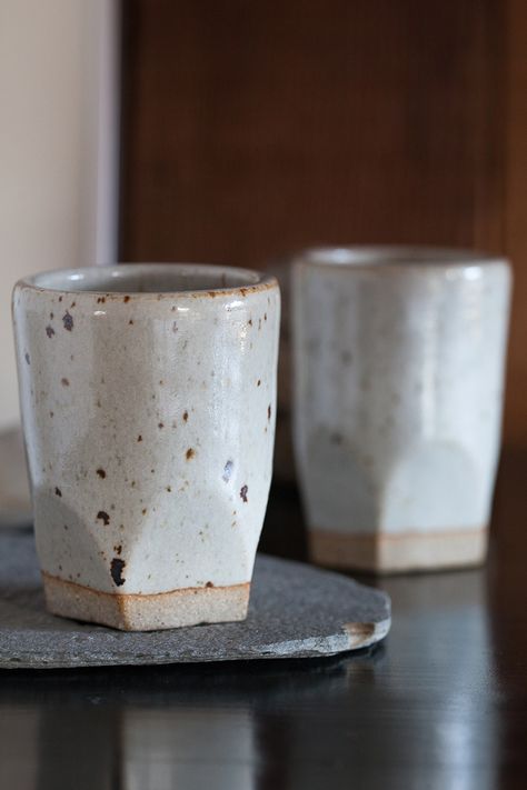 ~ laura stinger ~ Square Mug Pottery, Speckled Clay Pottery, Faceted Pottery, Cup Shapes, Sculptures Céramiques, Ceramic Tumbler, Keramik Design, Square Top, Pottery Classes