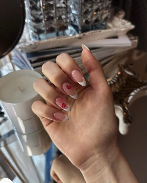 French Tip Nails With Kisses, French Tips With Kisses, Kisses On Nails, Kiss French Tip Nails, Kiss Nails Designs, Nails With Kisses, Pretty French Tip Nails, Nails Pink And Red, French Nails Pink