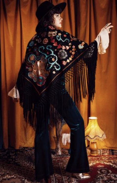 The Hippie Shake, Dark Hippie, Embroidered Shawl, Peacock Chair, Brown Floral Print, Embroidered Kimono, Velvet Flares, 70s Outfits, Neck Piece