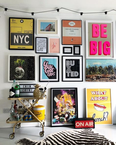 Print Club London on Instagram: “@nest_twenty_eight has recently updated her incredible gallery with one of our Blisters: Season Seven prints by Oli Fowler, inspired by TV…” Retro Gallery Wall Ideas, Casa Rock, Deco Cinema, Gallery Decor, Gallery Wall Inspiration, Gallery Wall Living Room, Bar Cart Decor, Gallery Wall Prints, Wall Gallery