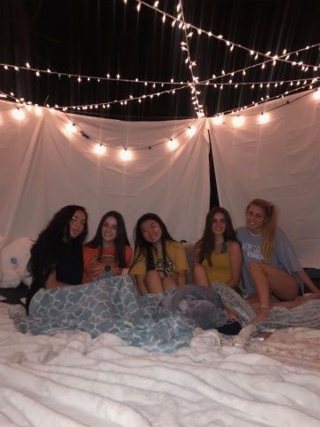 Trampoline Sleepover, Bucket List For Teens, Friends Goals, Fun Sleepover Ideas, Bff Goals, Bestie Goals, Trampolines, Sleepover Party, Gal Pal