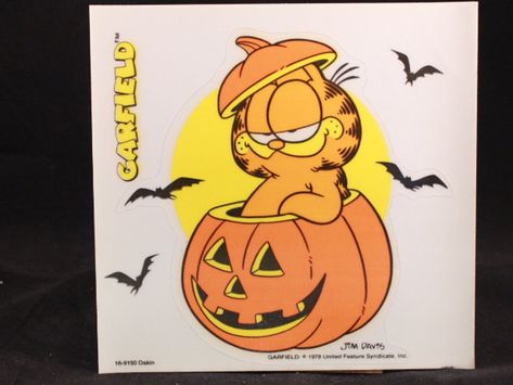 Vintage 1978 Garfield Halloween Sticker by Dakin. Jim Davis. | Etsy Halloween Garfield, Garfield Halloween, 1978 Garfield, Duck Quotes, Garfield Wallpaper, Vintage Garfield, Bird Christmas Ornaments, Jim Davis, Halloween Sticker