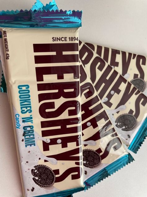 Hersheys Chocolate Cookies, Hershey Aesthetic, Oreo Aestethic, Herseys Chocolate, Hersheys Cookies And Cream, Chocolates Aesthetic, Dulces Aesthetic, Hersheys Chocolate Cake, Chocolate Hershey