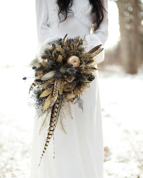 20 Wedding Bouquets with Feather Details Pheasant Wedding, Feather Bouquet, Holding A Bouquet, Flowers Bride, Rustic Winter Wedding, Winter Wedding Bouquet, Bouquet Bride, Viking Wedding, Rustic Bouquet