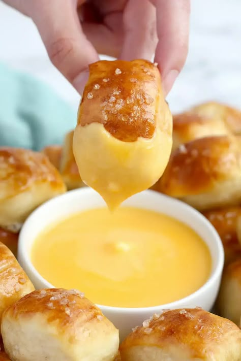 Emma Food, Soft Pretzel Bites Recipe, Homemade Pretzel Bites, Pretzel Bites Recipe, Homemade Pretzel, Pretzel Recipes, Soft Pretzel Bites, Pretzel Bites Recipes, Pretzel Dough