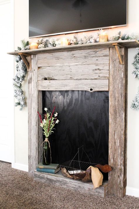 Reclaimed Wood Fireplace Surround, Diy Fireplace Insert Ideas, Faux Mantle Diy, Fake Mantle Ideas, Mantels Ideas Fireplace, Faux Fireplace Ideas, Fake Fireplaces, Diy Fireplace Surround, Faux Foyer