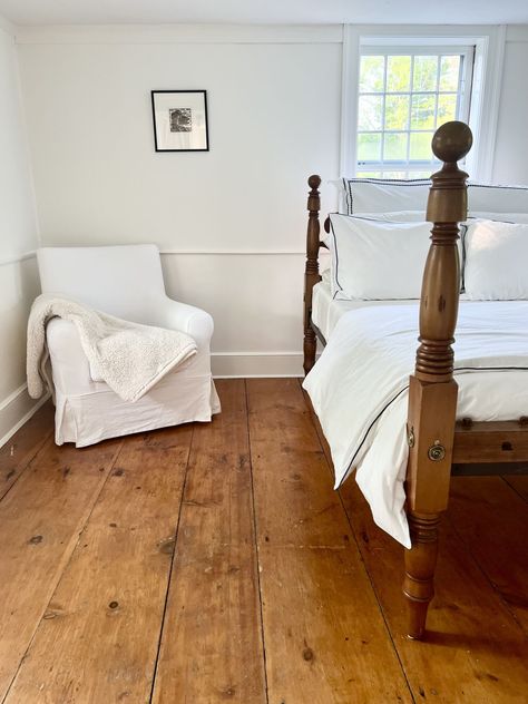 Before & After: A Nearly 400-Year-Old Cape Near Plymouth Rock - Remodelista Cape House Interior Design, Rustic Vintage Interior Design, House Interior Design Bedroom, Farm Bedroom, Old Homes, Dream Farmhouse, Plymouth Rock, Cape House, Timeless Interiors