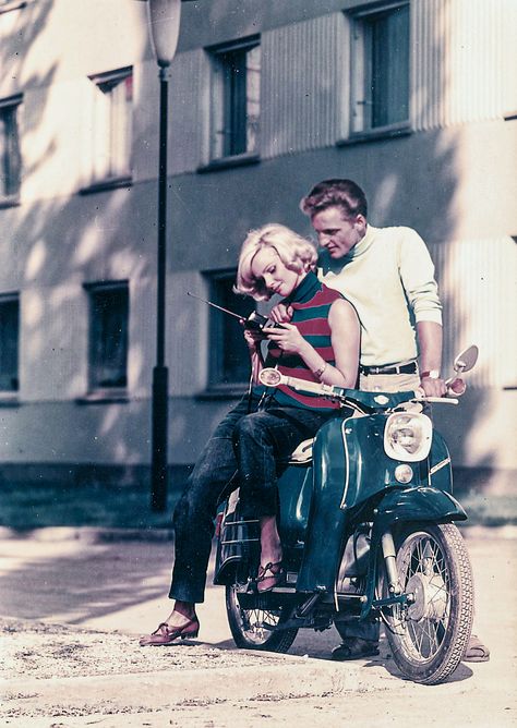 Nice woman with Simson Schwalbe Moped incl. guy Mopeds, Style Aesthetic, Vintage Motorcycles, Diving, Motorcycles