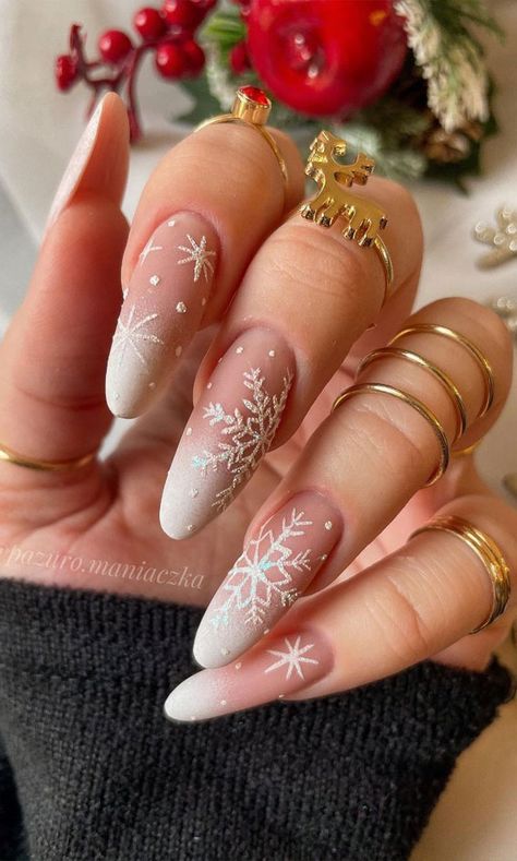 Red Nails Design Christmas, Mat Christmas Nails, Xmas Nail Designs 2023, Medium Almond Christmas Nails, Christmas Eve Nails, Christmas Nail Designs Stiletto, Christmas Nails 2023 Snowflakes, Good Christmas Nails, Christmas Nails Snowflake Glitter