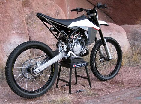 Project M85 – Freeride Motorcycle Mountain Bike  -- Student designed Gas Tank Paint, Custom Moped, Tracker Motorcycle, Mountain Bike Clothing, Cafe Racer Design, Trail Bike, Motorised Bike, Moto Car, Motorcycle Frames