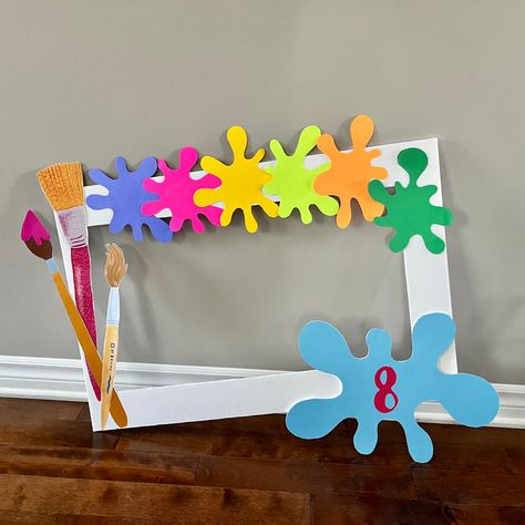 Art Show Themes For Preschool, Spilling Paint Can Decoration, Arts And Crafts Party Decorations, Paint Birthday Theme, Art Party Photo Booth, Artist Party Decorations, Art Theme Photo Booth, Arts And Crafts Themed Birthday Party, Art Photo Shoot Ideas