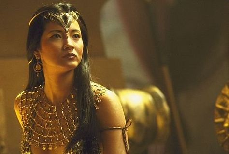 Would love to do a cosplay of Kelly Hu in The Scorpion King (2002) The Sorceress The Scorpion King, Scorpion King, Kelly Hu, American Horror Story Coven, Warrior Queen, Dwayne Johnson, Film Serie, Scorpion, Pretty Woman