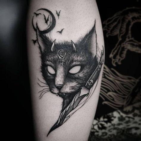 Kitty with his ritual knife 🗡️🍴🐱 Thanks Jady! Done with EZTATTOOING cartridges @eztattooing Gothic Cat Tattoo, Gothic Icons, Tattoo Gato, Coffin Tattoo, Gotik Tattoo, Cat Tattoo Ideas, Gothic Cat, Cat Tattoo Simple, Petit Tattoo