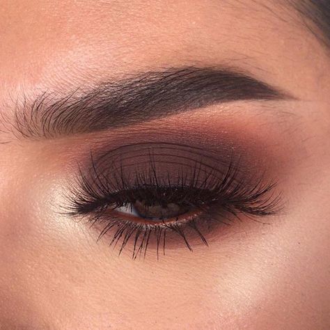 #anastasiabrows @aa.gx #Dipbrow in Ebony and Clear Brow Gel Trucco Smokey Eye, Brown Makeup Looks, Brown Smokey Eye Makeup, Smokey Eye For Brown Eyes, Beauty Make-up, Pinterest Makeup, Brown Makeup, Makijaż Smokey Eye, Braut Make-up