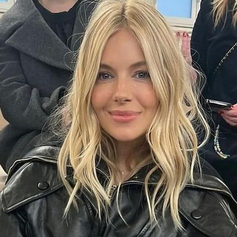 David Mallett on Instagram: "Paris… Spring time… Blond. Sienna Miller, the most exquisite Parisien balayage, executed by Master colourist @s0nia.akkari  #davidmallett #hairstylist #haircolorist #hairsalon #haircare #hairbeauty #stylist #notredamedesvictoires #paris #placetobe #balayage #highlights #springinparis #blond" Sienna Miller Hair, Medium Blonde Hair, Hair Diffuser, Instagram Paris, Medium Blonde, Blonde Hair Inspiration, Sienna Miller, Long Bob Hairstyles, Hair Colorist