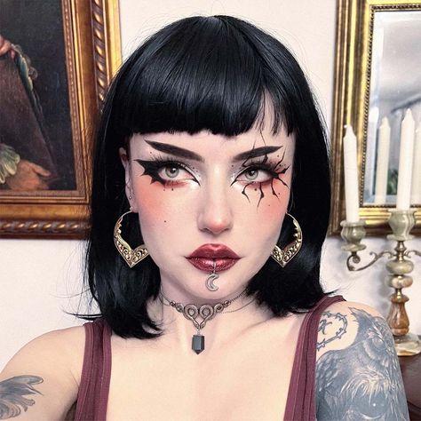 Pointy Eyebrows Goth, Alt Eyebrow Shapes, Thicker Eyebrows Makeup, Goth Eyebrows, Short Eyebrows, Bold Eyebrows, Straight Eyebrows, Eyebrow Trends, Straight Brows