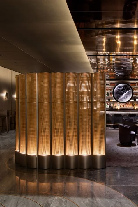 Lounge Partition Design, Restaurant Divider Design, Curved Partition Design, Sophisticated Bar Design, Room Divider Restaurant, Partition Design Restaurant, Bronze Interior Design, Sophisticated Office Design, Restaurant Partition Design