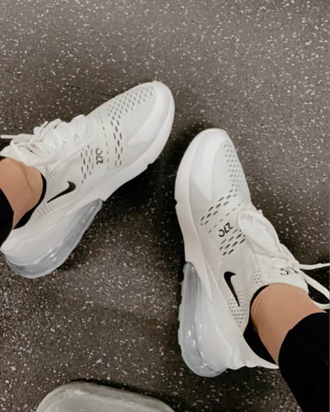 White Nike Air Max 270 Women Outfit, Cute Shoes Tennis Shoes, White Nikes Tennis Shoes, All White Gym Shoes, Cute White Running Shoes, White Nike Gym Shoes, Cute Nike Shoes Casual, Good Gym Shoes Women, Nike Airmax 270 Outfit Women