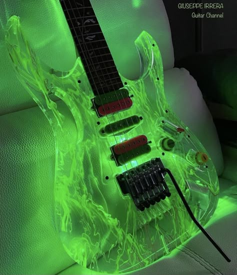 Green Bass Guitar, Cute Guitars, Red Bronco, Resin Guitar, Electric Guitar Designs, Guitar Pictures, Volvo 740, Music Obsession, Guitar Designs