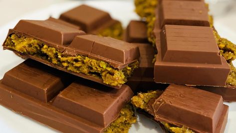 The Viral Chocolate Bar That Is Rare To Find Anywhere But Dubai - Tasting Table Viral Dubai Chocolate Recipe, Viral Dubai Chocolate Bar, Dubai Chocolate Bar Recipe, Dubai Chocolate Bar, Dubai Chocolate, Chocolate Bar Recipe, Dum Dums, Chocolate Pistachio, Dark White