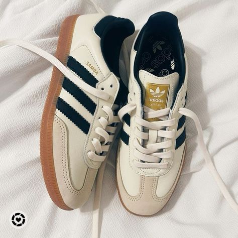 Gazelle Adidas Women, Adidas Originals Samba, Adidas Shoes Women Samba, Cool Girl Shoes, Cute Sambas, Addidas Shoes Samba, Smr Shoes, Samba Shoes Women, Shoes Women Aesthetic