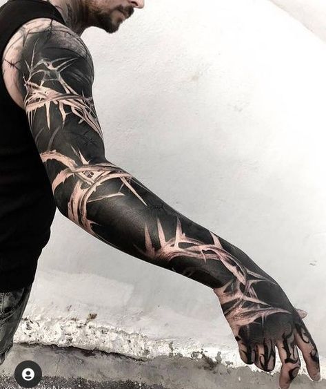 Black Out Tattoo, Voll Arm-tattoos, Tatuaje Trash Polka, Black Sleeve Tattoo, Thorn Tattoo, Tattoo Band, Blackout Tattoo, Full Arm Tattoos, Muster Tattoos