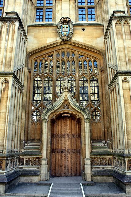 Bodleian library    Medieval architecture, Oxford, England Old Library Architecture Exterior, Medieval Library, Medieval London, Library Entrance, Library Oxford, Inspector Lewis, Science Building, Souls Trilogy, Bodleian Library