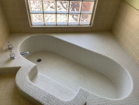 Diy Bath Tub Ideas, Step In Bathtub, Red Room 50 Shades, Roman Bathroom, Bedroom Reference, Roman Bathtub, Sunken Bathtub, Concrete Shower, Sunken Tub