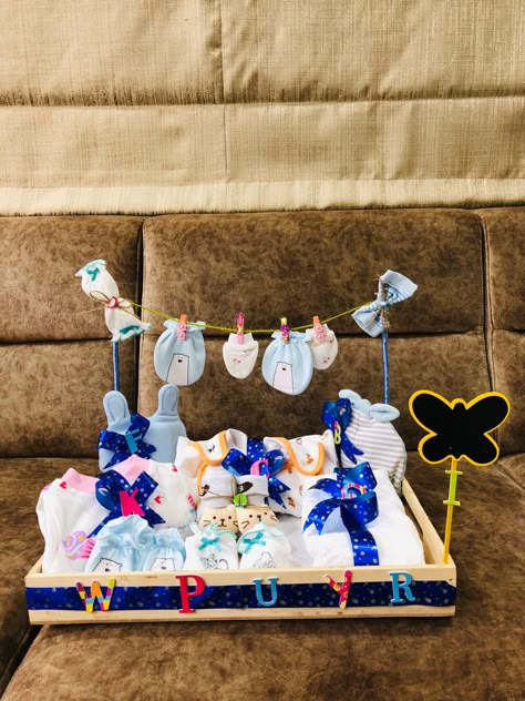 Naming Ceremony Gift Packing Ideas, Baby Shower Tray Decoration, Baby Clothes Packing Ideas For Gift, Baby Gift Packing Ideas, Baby Hamper Ideas, Diy Hampers, Baby Shower Hamper, Baby Boy Hamper, Baby Boy Gift Baskets