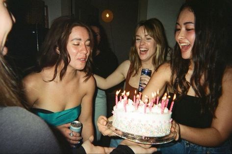 Disposable Film Camera, Film Pictures, Female Friendship, Camera Digital, Girls Together, Disposable Camera, Birthday Pictures, Best Friend Goals, Dancing Queen