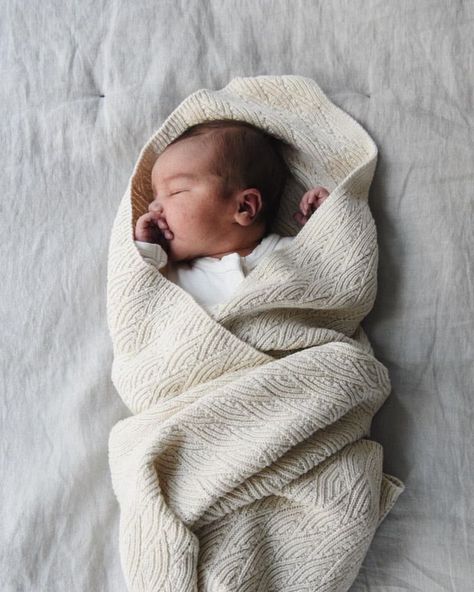 baby in blanket Foto Newborn, Baby Fotografie, Baby Inspiration, Foto Baby, Newborn Baby Photography, Baby Time, Everything Baby, Baby Photoshoot, Future Baby