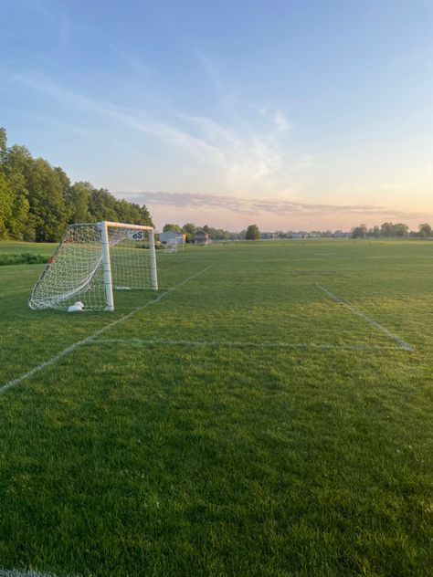 Entrainement Football, Soccer Season, Soccer Inspiration, Football Pitch, Sports Marketing, Scenery Background, Travel Pictures Poses, Soccer Life, Sports Aesthetic