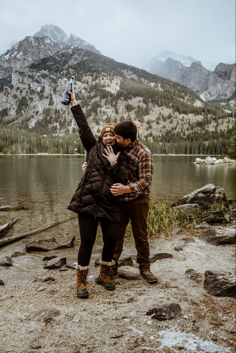 Proposal In Mountains, Hike Proposal Ideas, Proposal Ideas Hiking, Hiking Proposal Outfit, Alaska Proposal, Simple Engagement Ideas Proposal, Mountain Proposal Ideas, Camping Proposal, Proposal Hiking