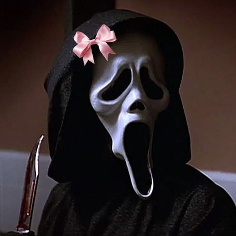 Ghostface Profile Picture, Scream Aesthetics Black, Scream Profile Picture, Scary Movie Ghostface, Scream Pfp, Bow Pfp, Misc Wallpapers, Ghostface Aesthetic, Cdg Wallpaper