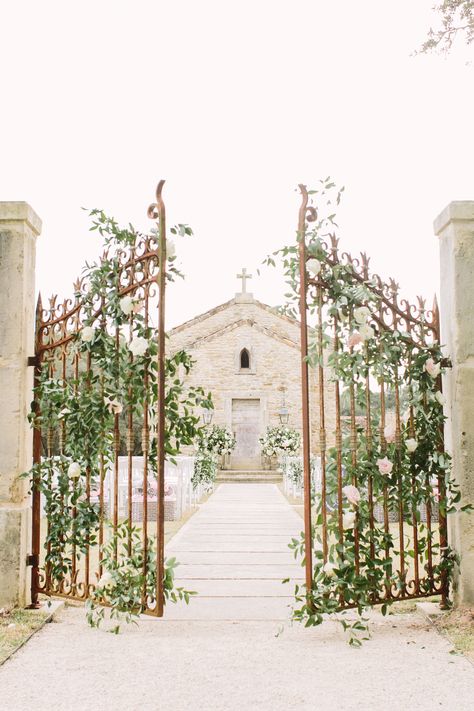 Houston Texas Wedding Venues, Outdoor Wedding Venue Ideas, Houston Wedding Venues, Romantic Ceremony, Texas Wedding Venues, Dream Wedding Reception, Rustic Modern Wedding, Wedding Venue Houston, Elegant Wedding Venues