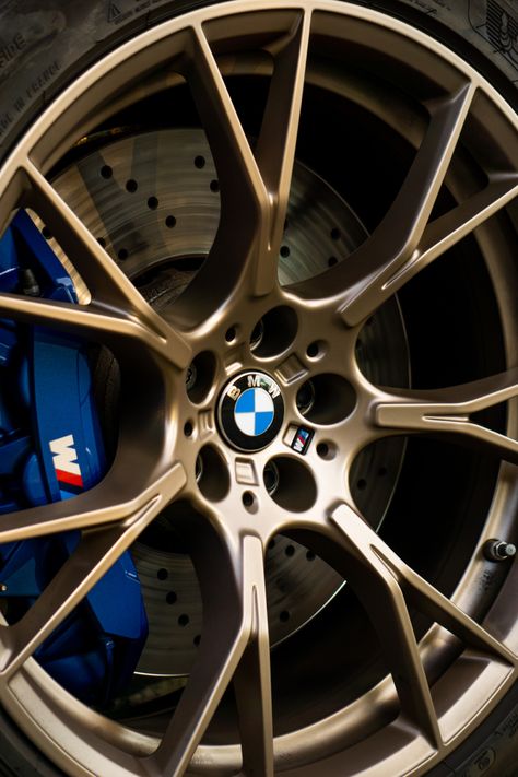 789M Frozen Gold Bronze wheel set Beer Website, M5 Cs, Bronze Wheels, Gold Wheels, Bmw Wheels, Cool Car Pictures, Bmw E60, Calipers, Car Wheel