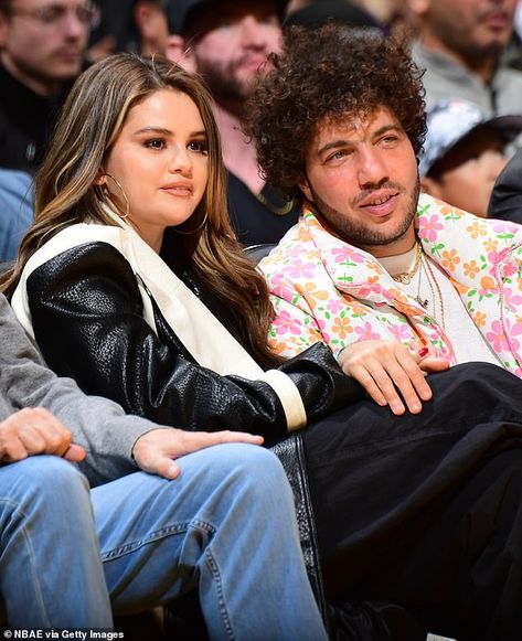 Selena Gomez gets a sweet kiss on the hand from new boyfriend Benny Blanco as the couple cozy up courtside at the Lakers game Check more at https://maholicious.com/selena-gomez-gets-a-sweet-kiss-on-the-hand-from-new-boyfriend-benny-blanco-as-the-couple-cozy-up-courtside-at-the-lakers-game/ Heat Game, Lakers Game, Sweet Kisses, New Boyfriend, The Hand, Selena Gomez, Kiss, Angeles, Quick Saves