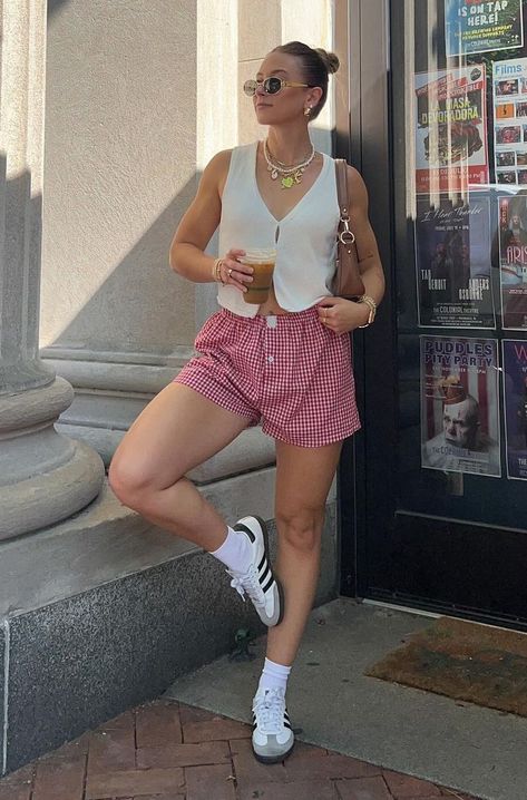 La Summer Outfits Street Style, Basic Vacation Outfits, Italy Outfit Inspo Summer, Medellin Colombia Outfit, Washington Dc Outfit Summer, Classy Casual Summer Outfits, Boston Outfits Summer, Money 2025, Zoo Outfit Ideas